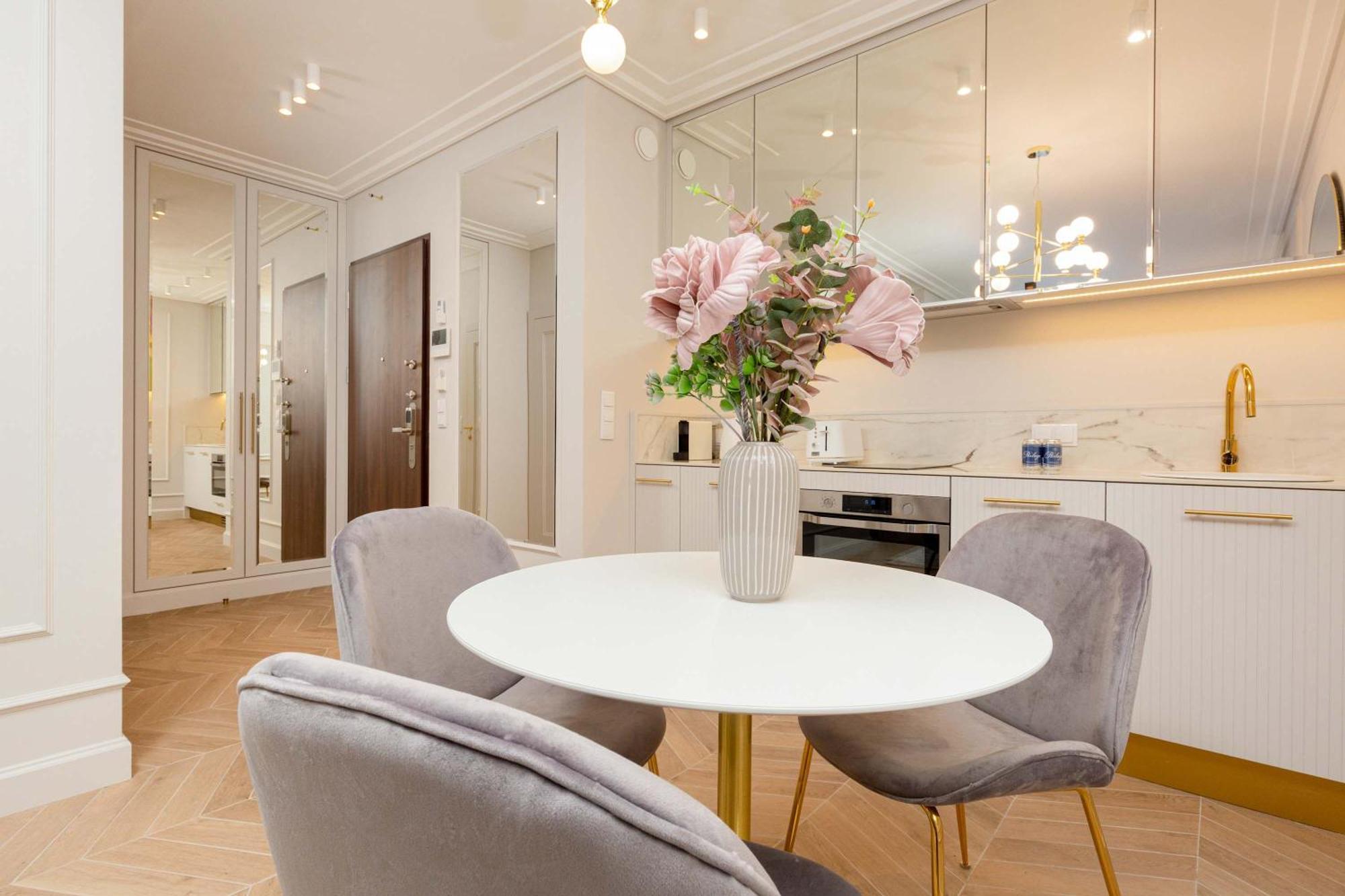 Apartament Lux Center Mennica By Renters Prestige *