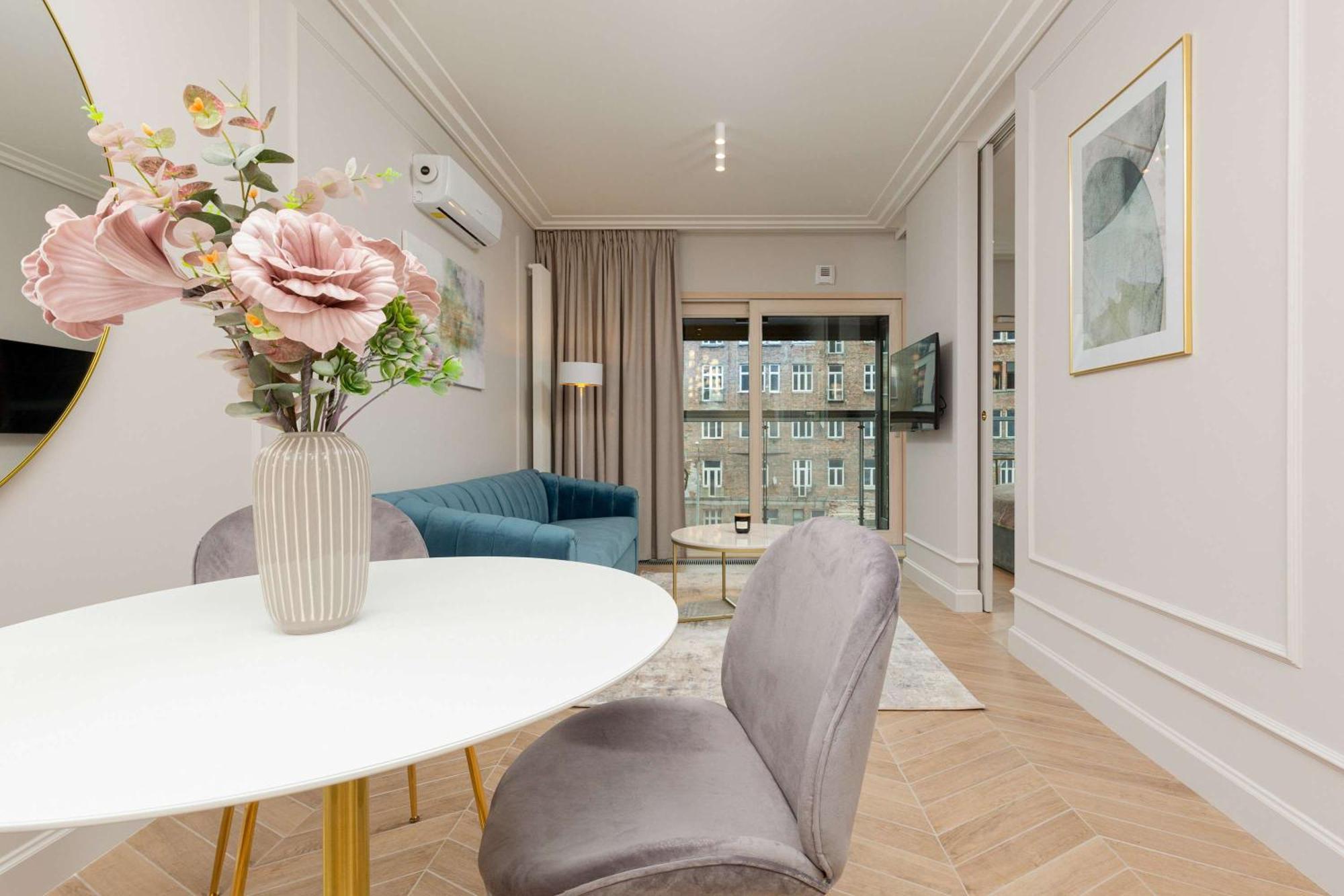 Lux Center Mennica By Renters Prestige Warszawa
