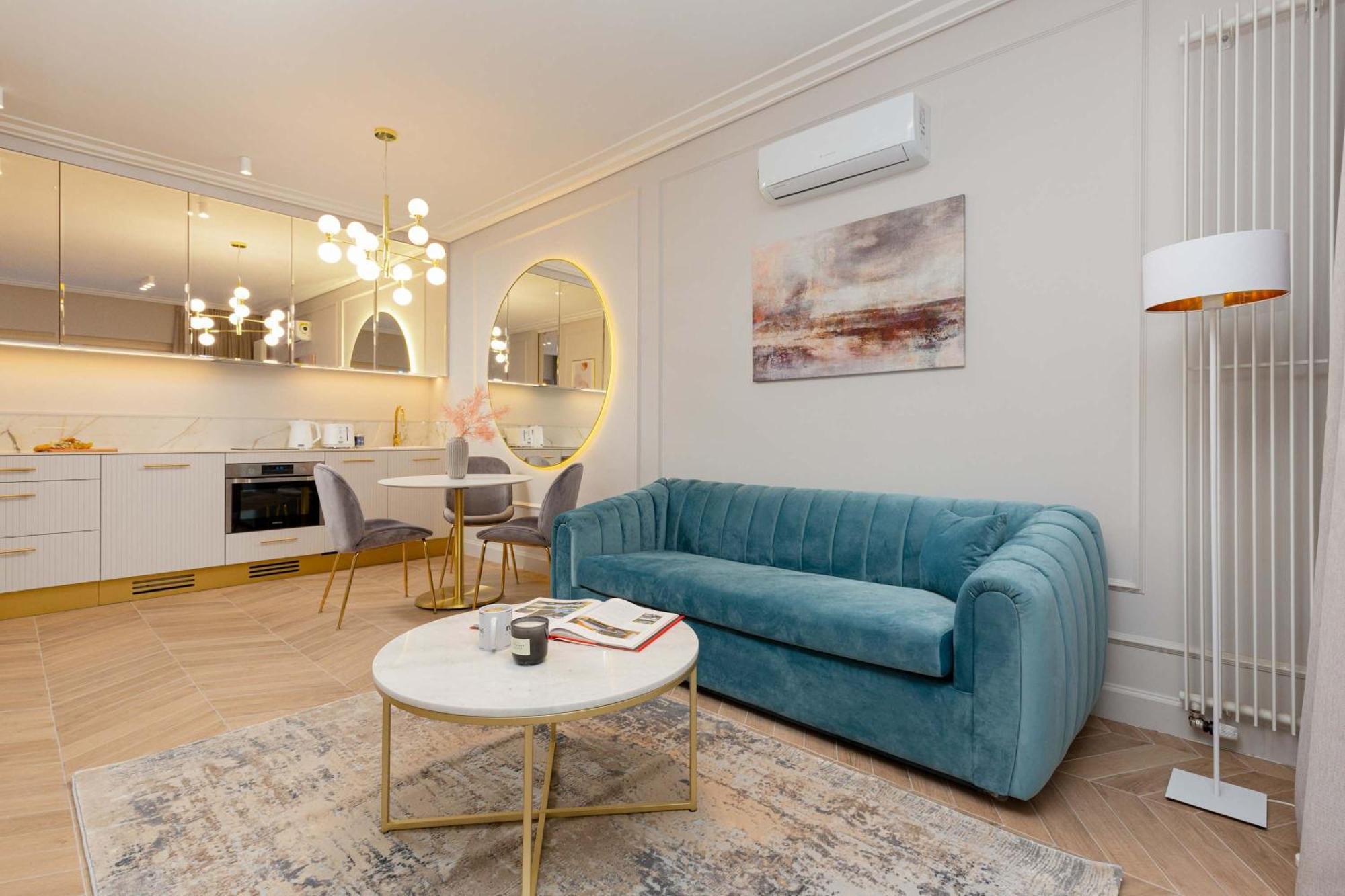 Lux Center Mennica By Renters Prestige *