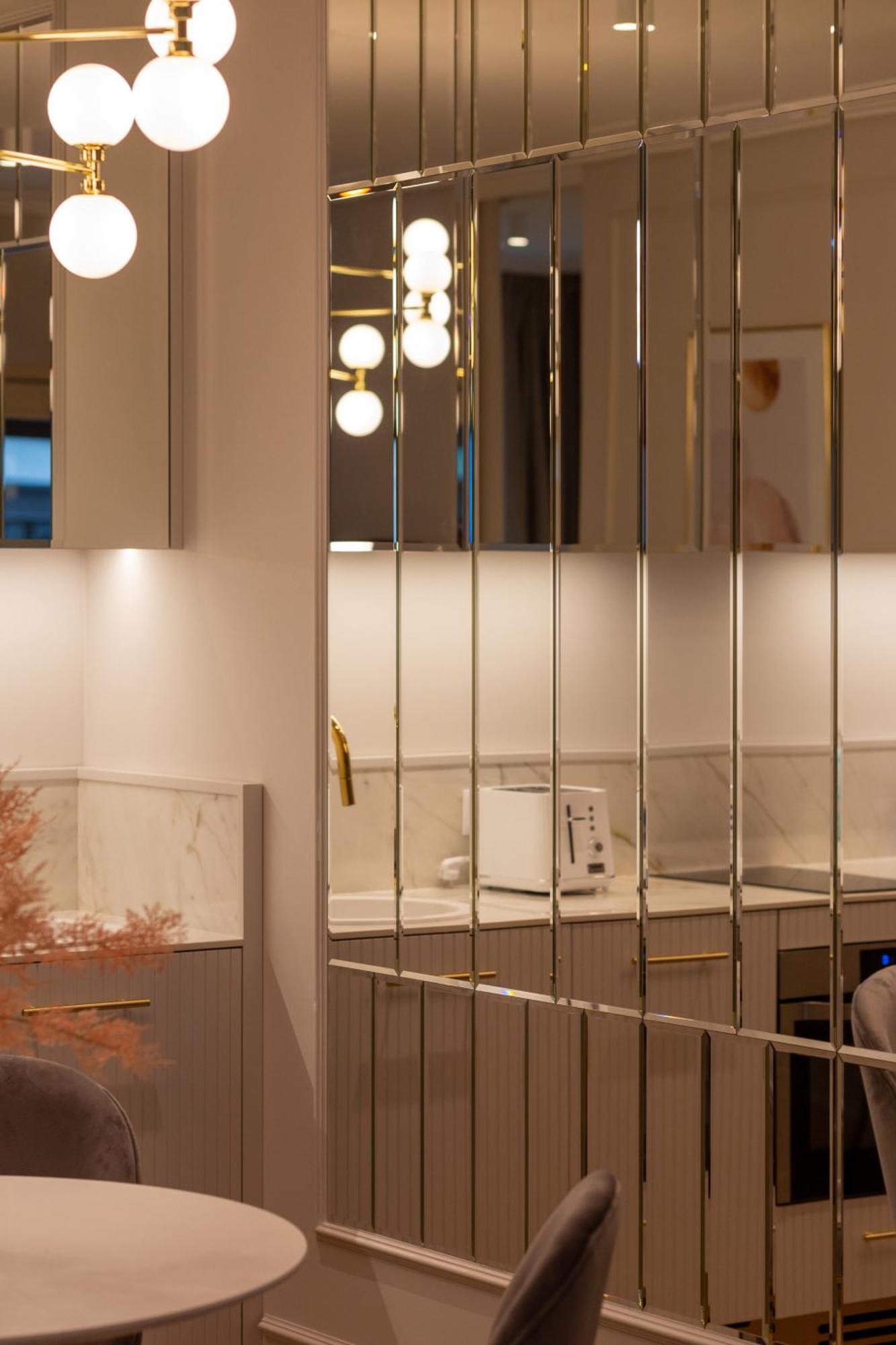 Apartament Lux Center Mennica By Renters Prestige